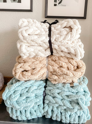 Small Chunky Knit Blanket